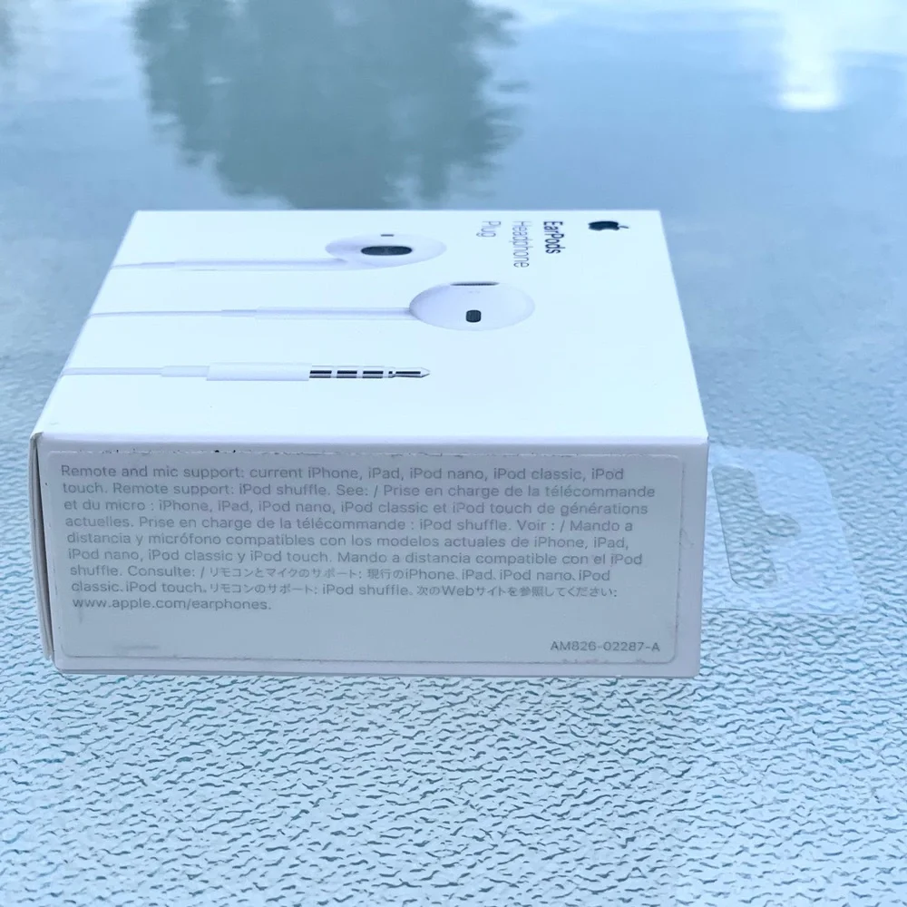 Apple EarPods Headphones with 3.5 mm Plug, Model A1472